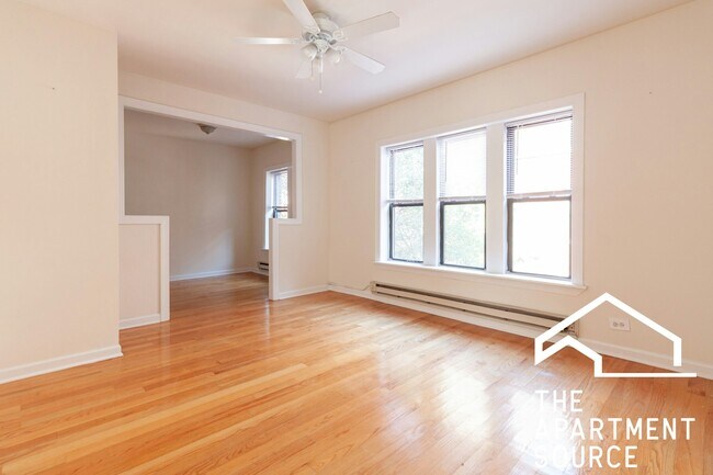 property at 3823 N Greenview Ave