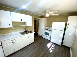 717 Cornelia Dr in Warner Robins, GA - Foto de edificio - Building Photo