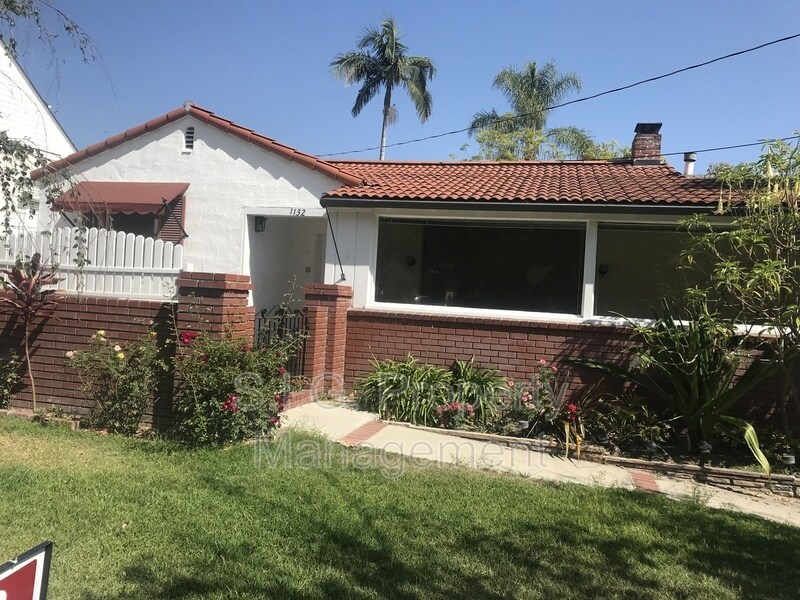 1132 E Elmwood Ave in Burbank, CA - Building Photo