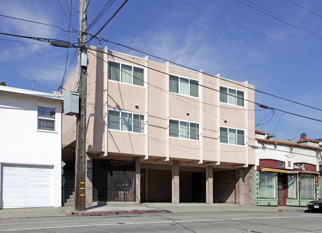 3042 MacArthur Blvd in Oakland, CA - Building Photo - Building Photo