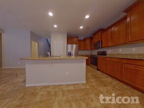 7044 W Branham Ln in Phoenix, AZ - Building Photo - Building Photo