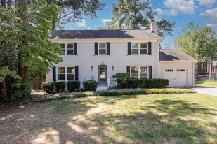 4901 Stonehill Dr in Raleigh, NC - Building Photo