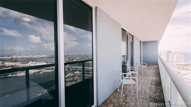 50 Biscayne Blvd-Unit -5006 in Miami, FL - Building Photo - Building Photo