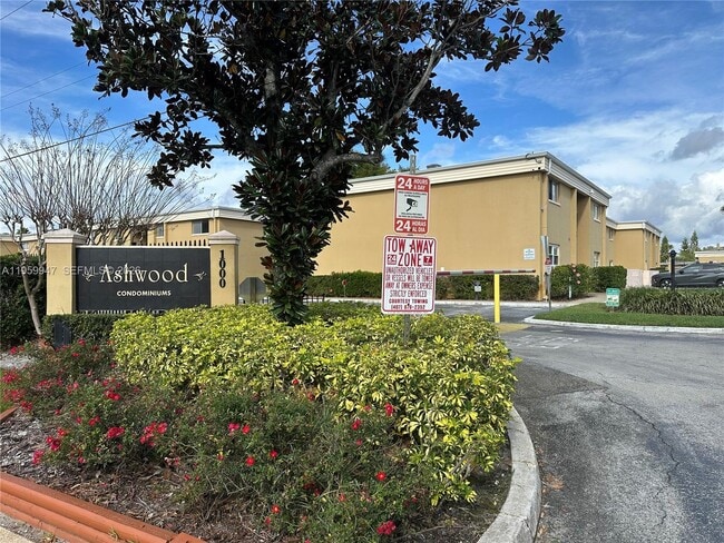 1000 Lake of the Woods Blvd in Fern Park, FL - Building Photo - Building Photo