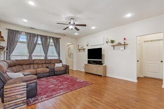 10856 Burnham Dr in Waco, TX - Building Photo - Building Photo