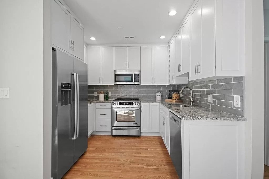 33 Gates St in Boston, MA - Building Photo