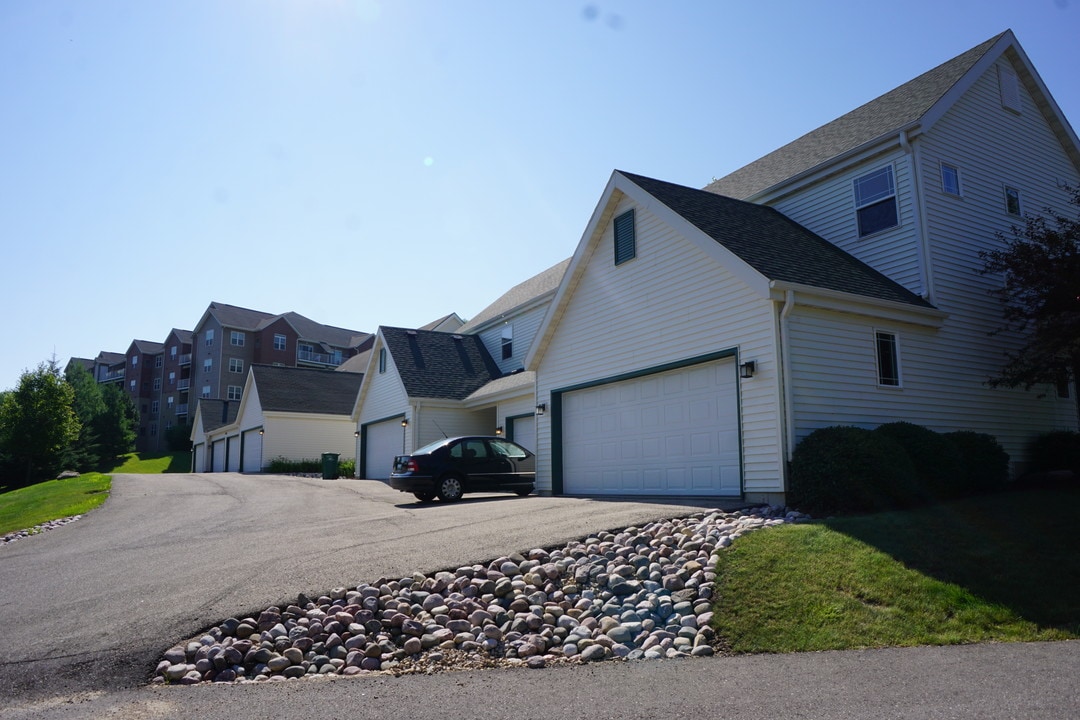 Woodland Glen Townhomes in Fitchburg, WI - Building Photo