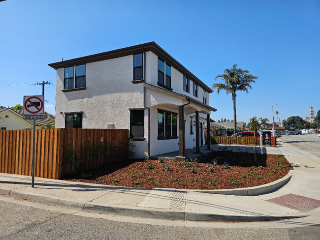 2828 Petit St in Camarillo, CA - Building Photo - Building Photo