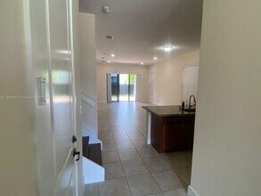 3334 W 96 Pl in Hialeah, FL - Building Photo - Building Photo