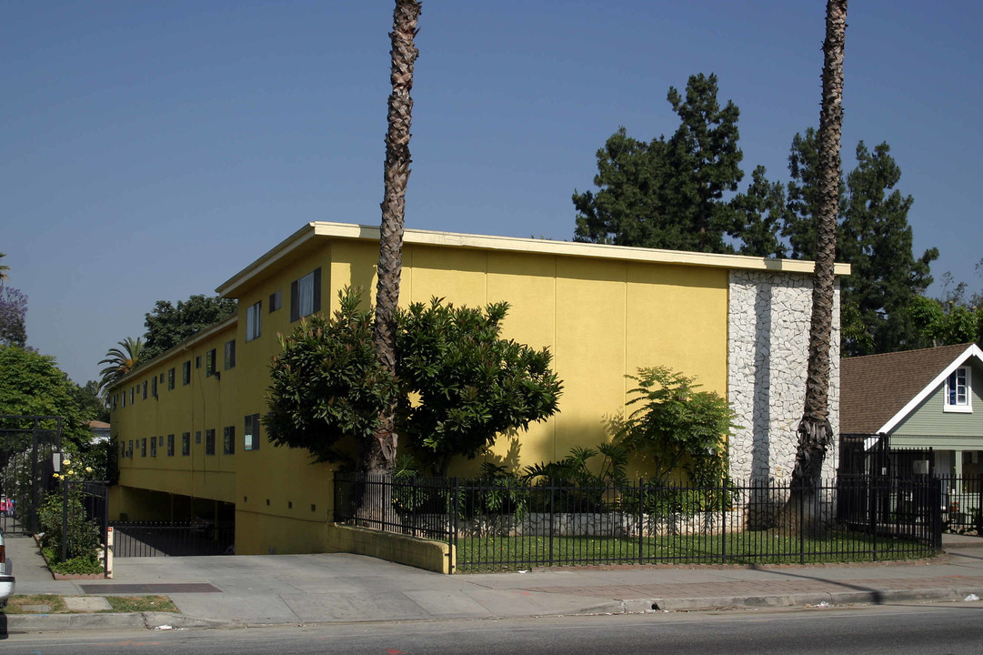 608 N Los Robles Ave in Pasadena, CA - Building Photo