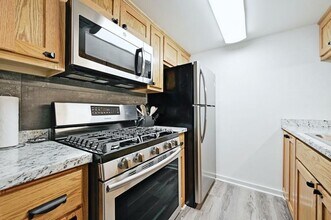 711 Eberhart Ln in Austin, TX - Building Photo - Building Photo