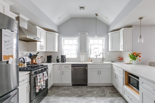 10 Edison Green in Boston, MA - Building Photo - Building Photo