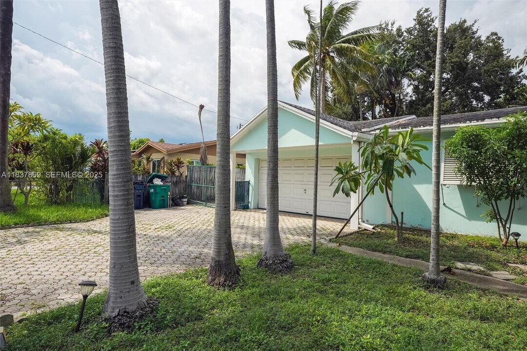 11121 SW 203rd Terrace in Cutler Bay, FL - Foto de edificio