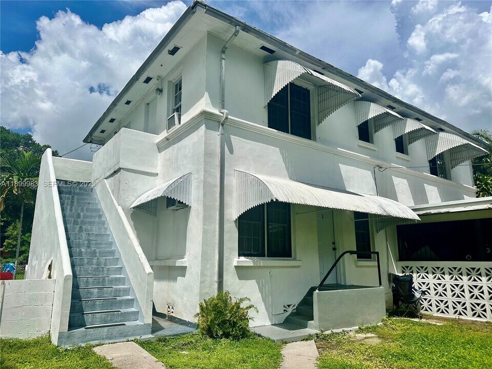 1260 NE 115th St in Miami, FL - Foto de edificio
