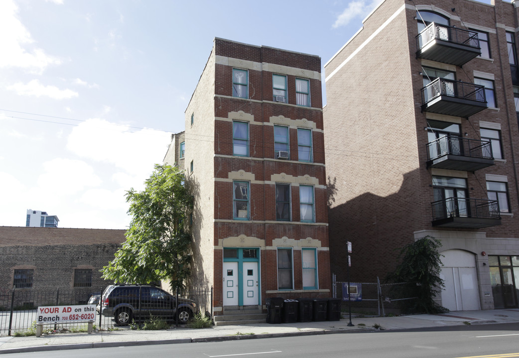 707 W Grand Ave in Chicago, IL - Foto de edificio