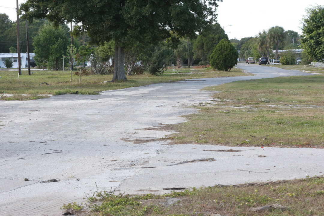 1159 Clearwater-Largo Rd in Largo, FL - Building Photo