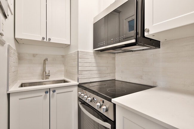 1675 Rachel Rue E in Montréal, QC - Building Photo - Building Photo