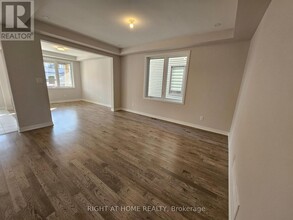 123 Green Ash Ave in Ottawa, ON - Building Photo - Building Photo
