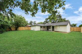 2008 Elmview Dr in Houston, TX - Building Photo - Building Photo