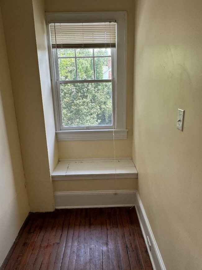 property at 1533 W Northwest Blvd