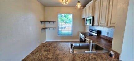 107 Creekside Dr in Sanger, TX - Building Photo - Building Photo