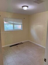 135 NW 198th St in Miami, FL - Building Photo - Building Photo