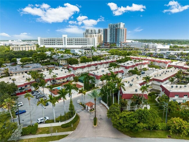 8650 SW 67th Ave, Unit 1038 in Pinecrest, FL - Building Photo - Building Photo