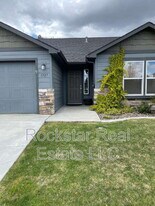 1327 N Rogue River St in Spokane, WA - Building Photo