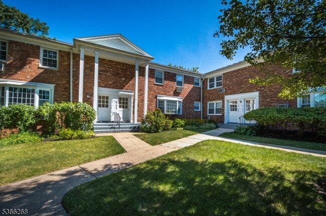 26 Locust Dr