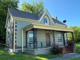 222 Dooley St SE in Cleveland, TN - Building Photo