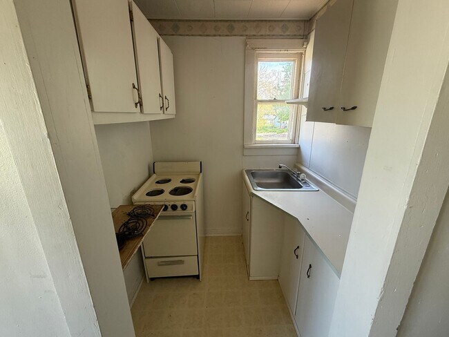 182 3rd St NE-Unit -182 1/2 in Watertown, SD - Building Photo - Building Photo