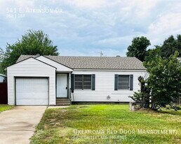 541 E Atkinson Dr in Midwest City, OK - Building Photo