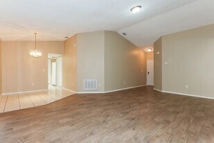 1519 Kestrel Way in Brandon, FL - Building Photo
