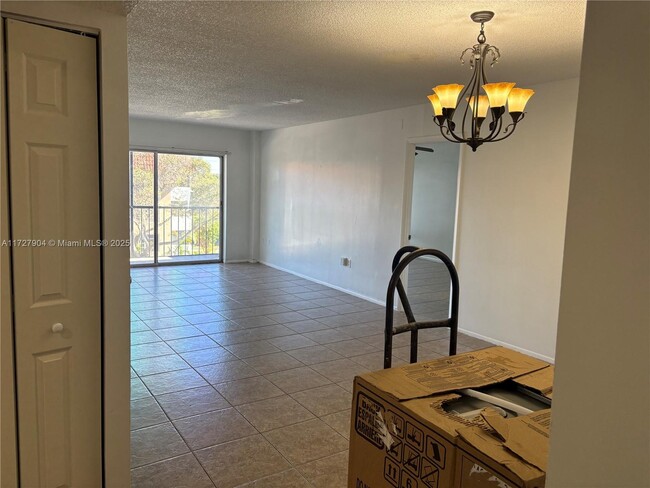 4168 Inverrary Dr in Lauderhill, FL - Building Photo - Building Photo