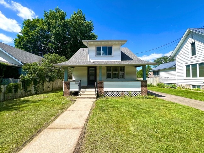 property at 715 2nd St NW