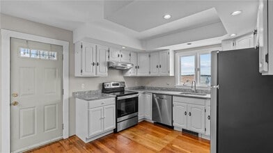 54 Hillside Ave in Tiverton, RI - Building Photo - Building Photo
