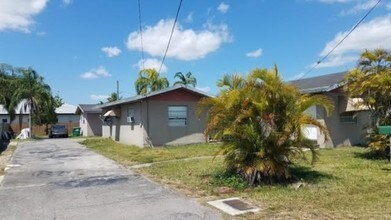 2700 SW 65th Ave in Miami, FL - Building Photo - Building Photo