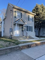 228 Washington St, Unit Apt #2 in Morrisville, PA - Building Photo