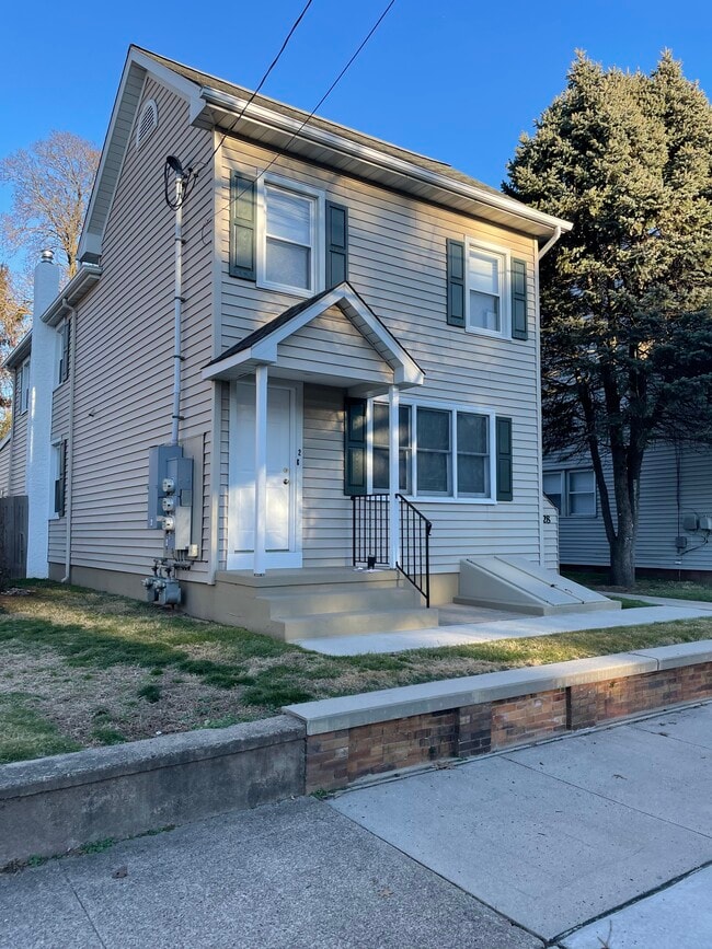 228 Washington St, Unit Apt #2