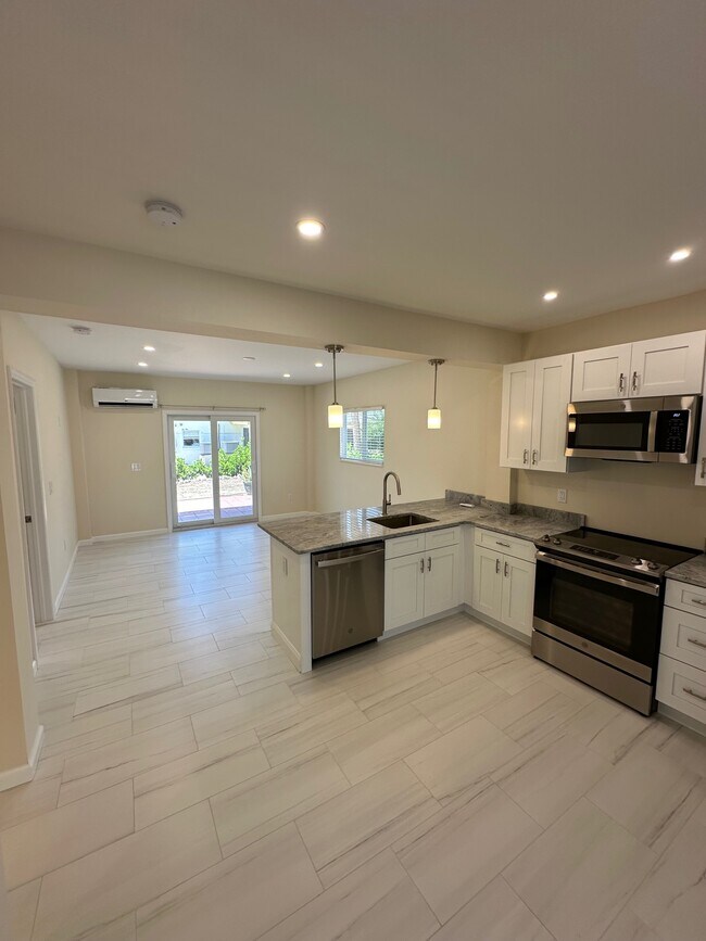 191 Anchorage St, Unit B in Fort Myers Beach, FL - Building Photo - Building Photo
