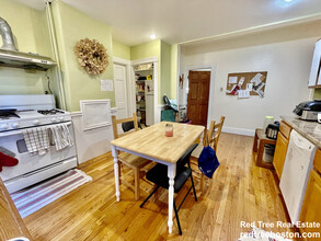 46 Aspinwall Ave, Unit 2 in Brookline, MA - Foto de edificio - Building Photo