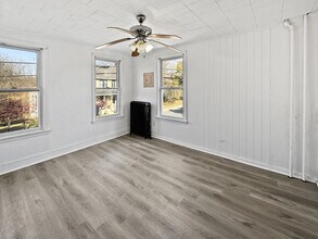 358 Center St, Unit B in Phillipsburg, NJ - Building Photo - Building Photo
