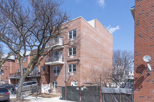 52-11 102nd St in Corona, NY - Building Photo - Building Photo