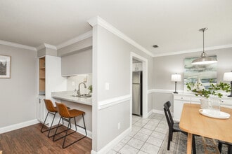 Windsor Place in Mobile, AL - Building Photo - Interior Photo