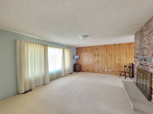 511 W 45th Ave in Kennewick, WA - Foto de edificio - Building Photo