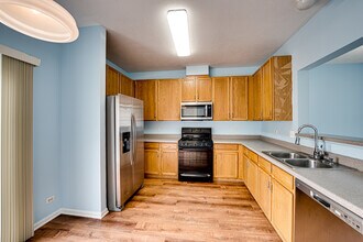 2353 Twilight Dr in Aurora, IL - Building Photo - Building Photo