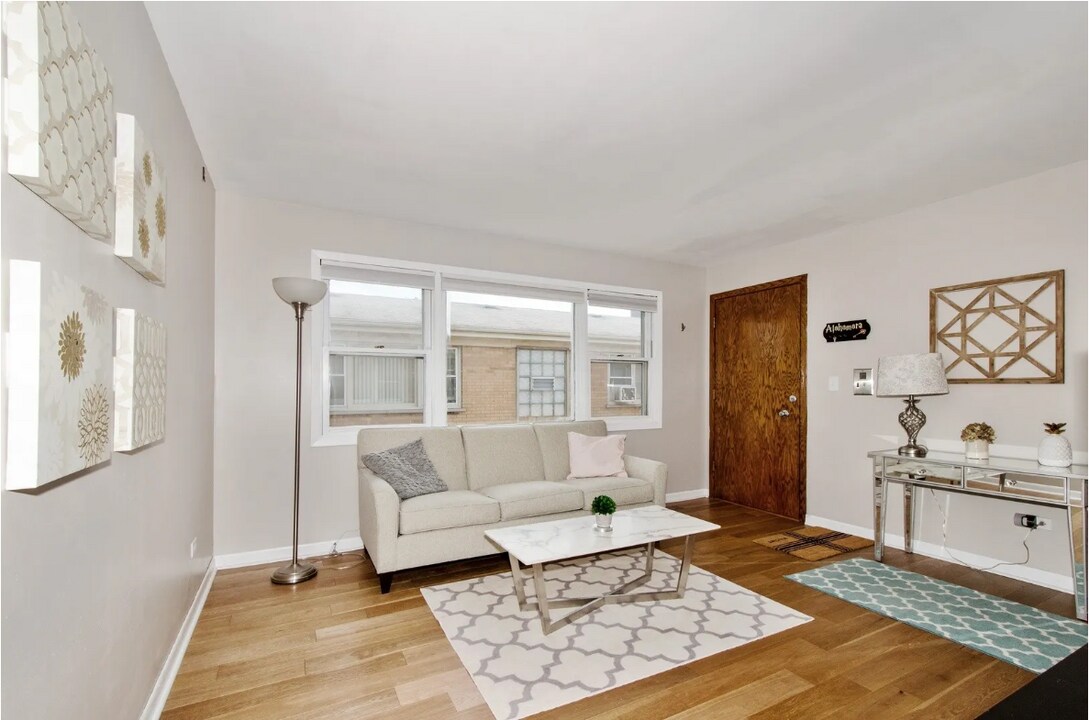 4826 N Linder Ave in Chicago, IL - Building Photo