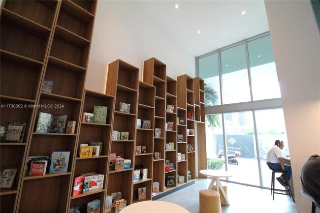 350 S Miami Ave, Unit 1803 in Miami, FL - Building Photo - Building Photo