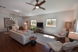 213 Evergreen Ave in Imperial Beach, CA - Foto de edificio - Building Photo