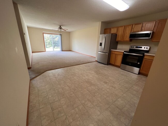 309 Williamsburg Pl in New Richmond, WI - Building Photo - Building Photo